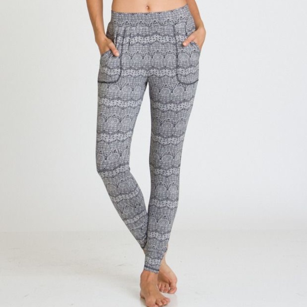 ๐RVCA Women's Slow Your Roll Pants - Picture 2 of 8